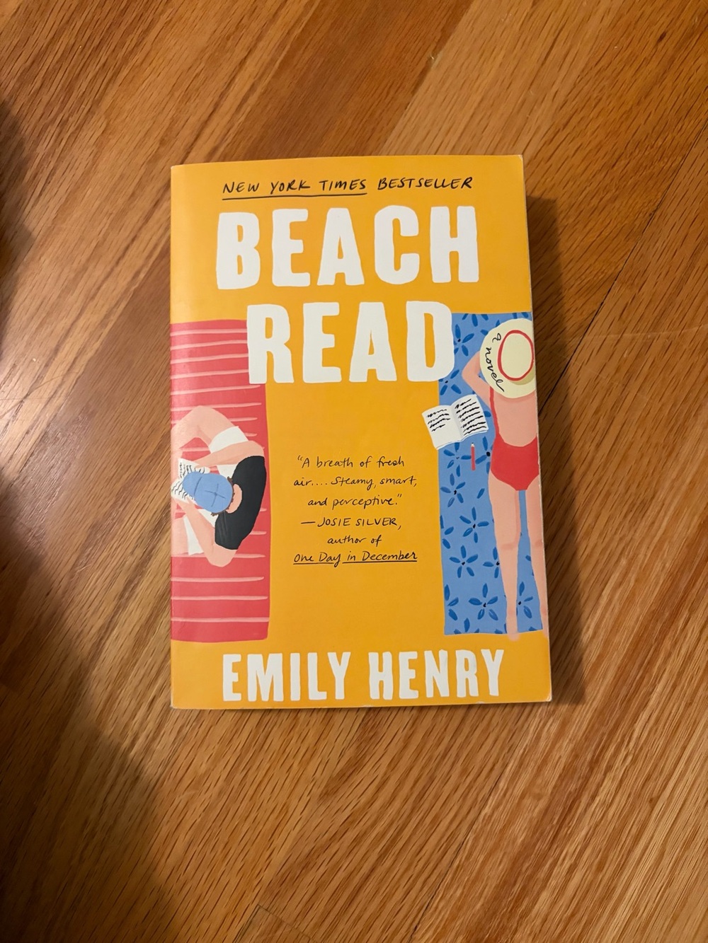 Beach Read by Emily Henry - Paperback